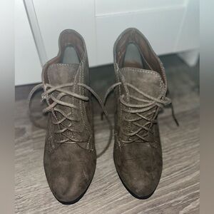 Rialto Women’s Laced Platform High Heel Ankle Booties Faux Suede size 8